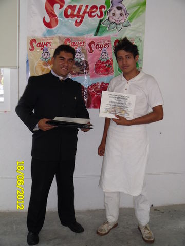mostrando su reconocimiento Guillermo Alejandro Castillo Cano FELICIDADES