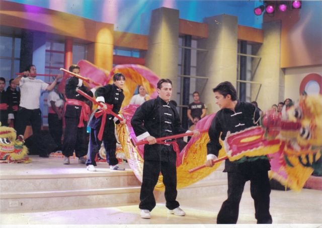 Bailando el Dragón chino programa de tv
alumnos del Prof. Marco A.