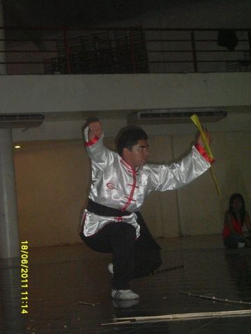Prof. Marco A: con abanico