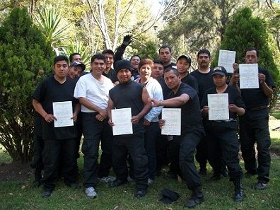 grupo Intercepto mostrando sus reconocimientos con el Prof. Marco A.Cordero 